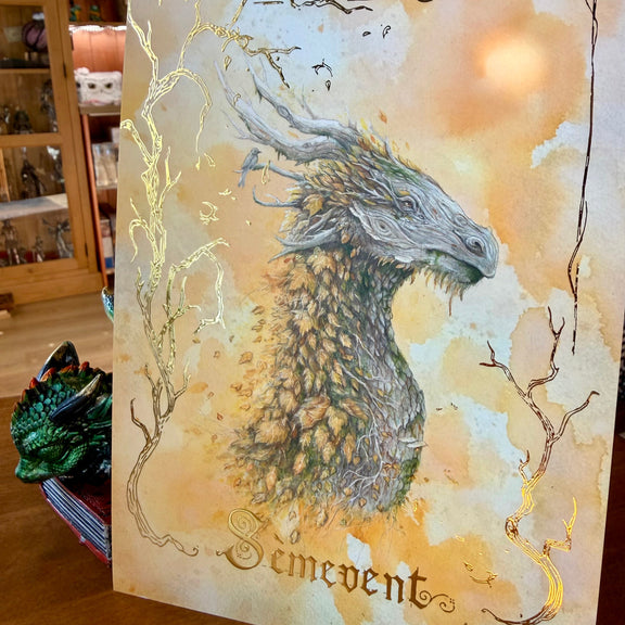 Illustration fantasy du dragon Sèmevent aux finitions dorées, crayons et aquarelle, L'Or.angerie