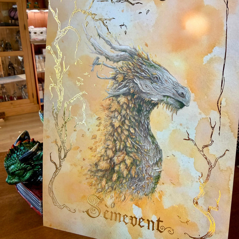 Illustration fantasy du dragon Sèmevent aux finitions dorées, crayons et aquarelle, L'Or.angerie