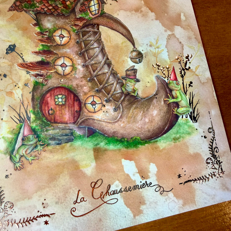 Illustration La Chaussemière, maison féerique en forme de chaussure avec trois grenouilles