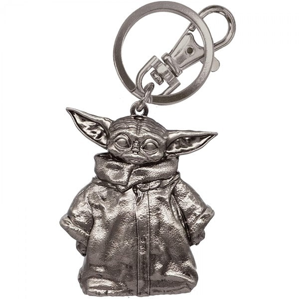 Porte-clé en métal Star Wars The Mandalorian représentant Grogu dans sa robe, bras croisés