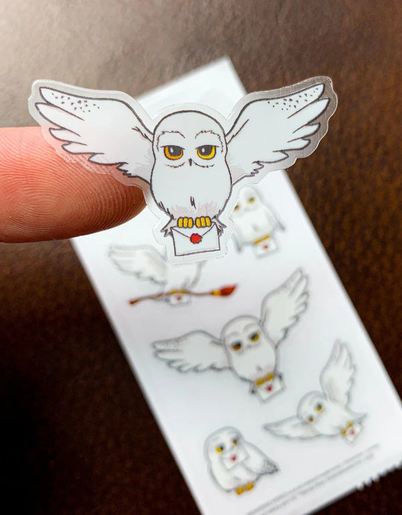 Stickers Harry Potter Hedwige la chouette portant sa lettre de Poudlard, lot de 3 planches