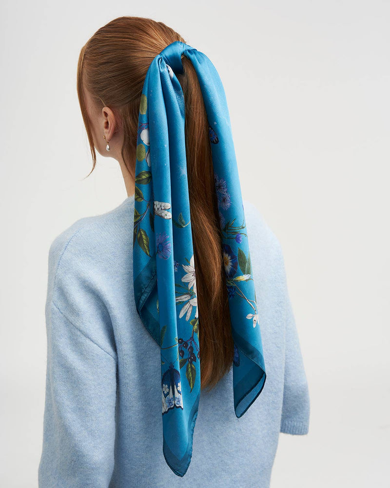 Foulard carré Midnight Garden Fable England 90 x 90 cm, papillons, fleurs et lune sur bleu sarcelle