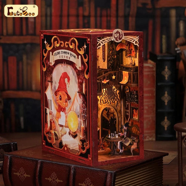 Book nook Salle commune des flammes, kit 259 pièces avec LED, pièce d'école de magie miniature