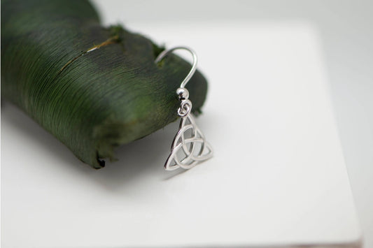Boucles d'oreilles Triquetra en argent 925 rhodié, symbole celtique entrelacé