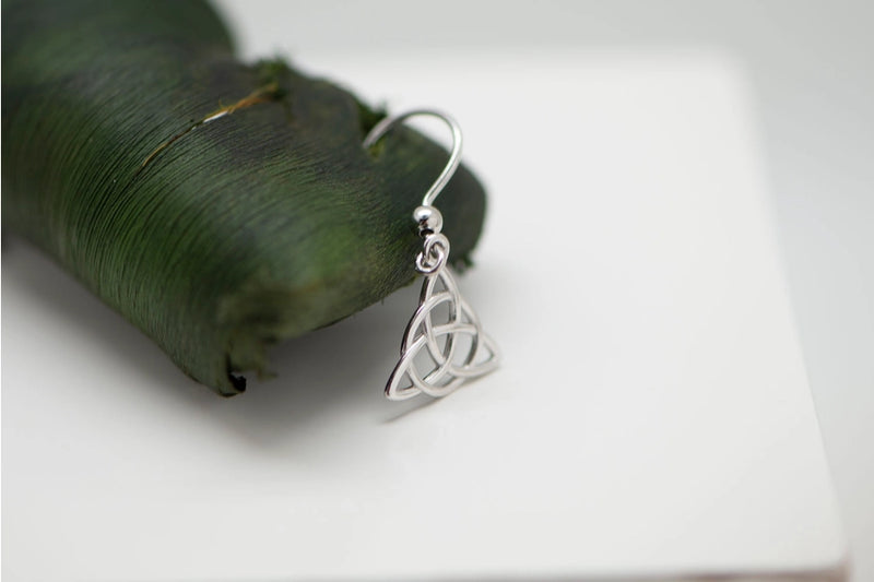 Boucles d'oreilles Triquetra en argent 925 rhodié, symbole celtique entrelacé