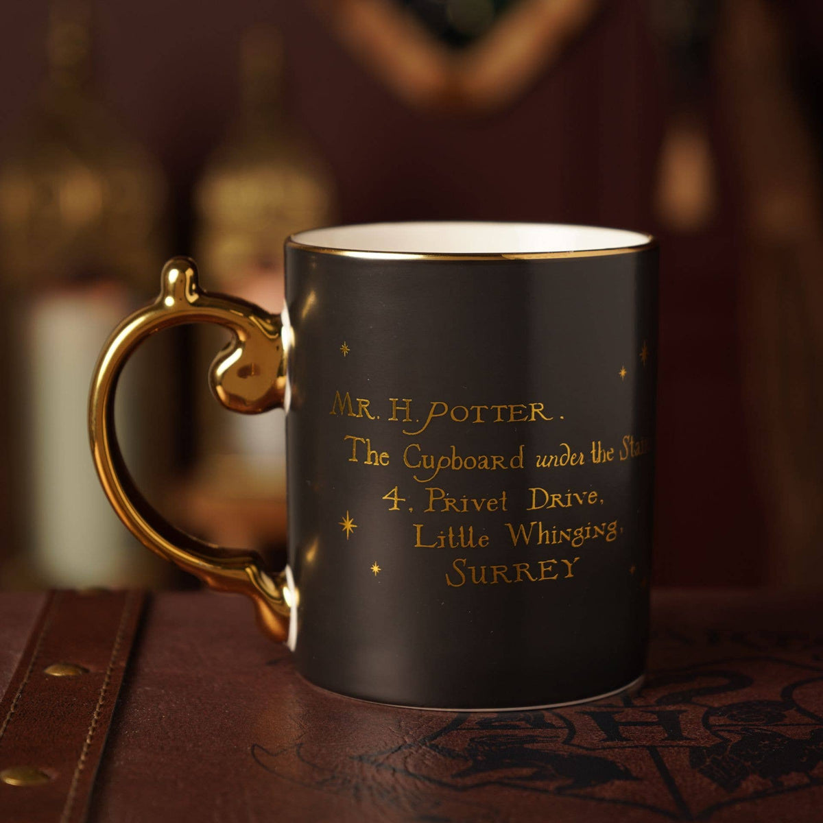 Mug en céramique Harry Potter Privet Drive de la collection Alumni, design sombre et détails dorés