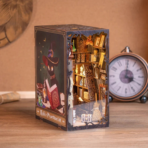 Book nook Pharmacie magique, kit en bois 282 pièces avec LED, boutique d'apothicaire miniature
