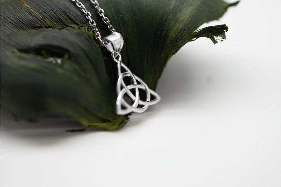 Collier Triquetra en argent 925, pendentif nœud celtique à trois arcs