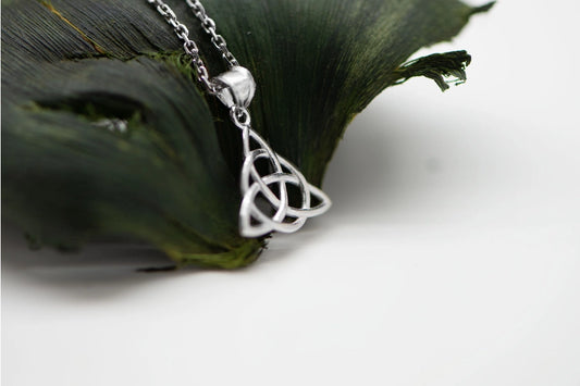 Collier Triquetra en argent 925, pendentif nœud celtique à trois arcs