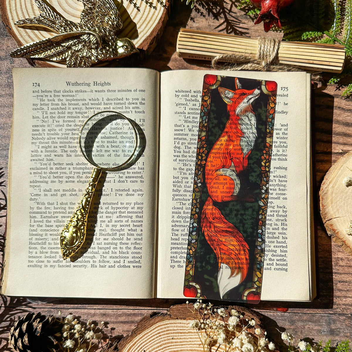 Marque-page vitrail Sonnet & Fable en acrylique transparent illustré d'un renard roux élancé