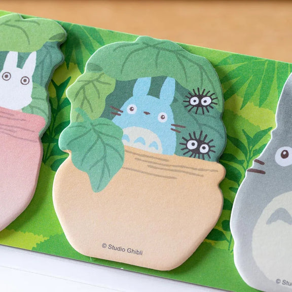 Set de trois blocs mémo Totoro gris, bleu et blanc dans des pots de feuilles, Studio Ghibli