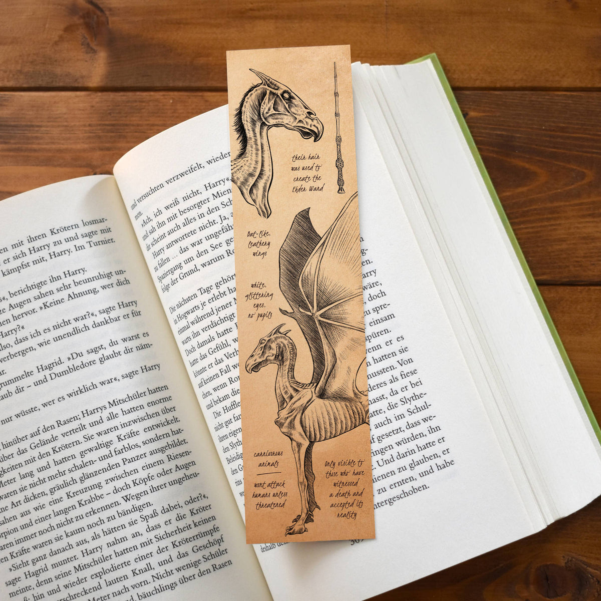 Marque-page créatures fantastiques n°2 recto verso à pompon gris, inspiré des anciens bestiaires