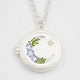 Collier médaillon Nightshade Moon Fable England, croissant de lune et fleurs indigo, plaqué argent