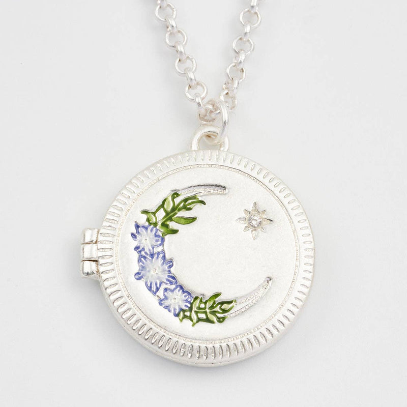 Collier médaillon Nightshade Moon Fable England, croissant de lune et fleurs indigo, plaqué argent