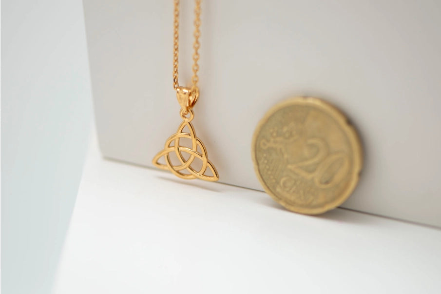Collier Triquetra plaqué or, pendentif celtique à trois arcs entrelacés