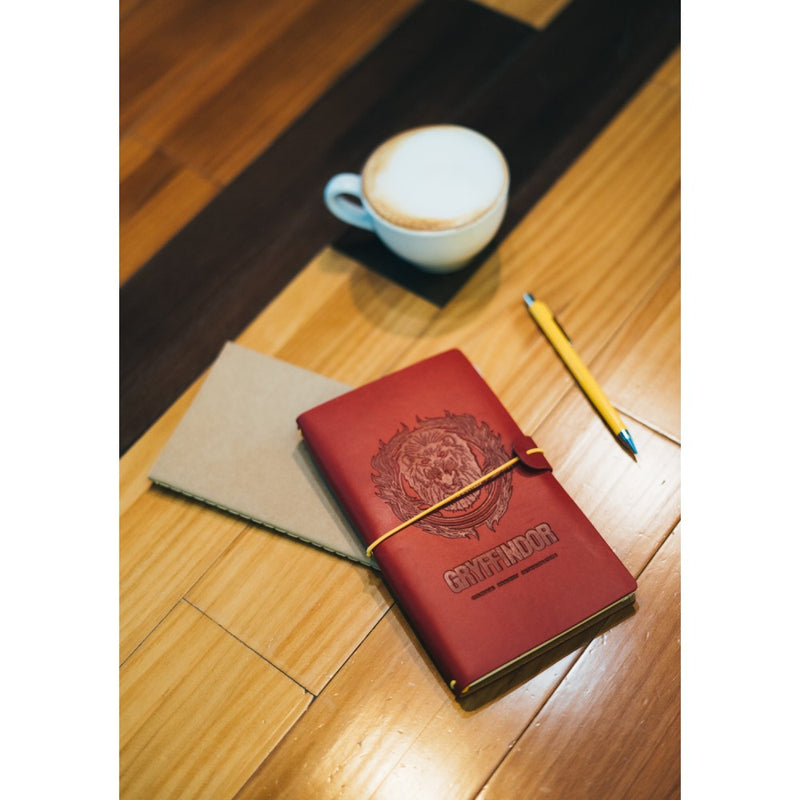 Carnet de voyage Harry Potter Gryffondor, couverture rouge avec blason lion embossé