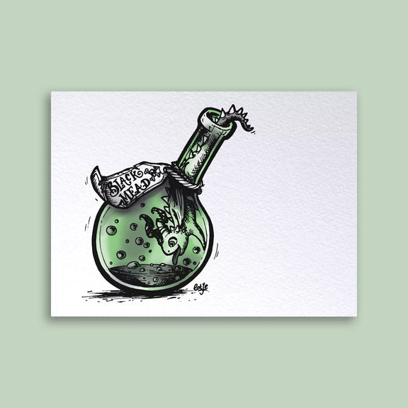 Carte postale fantasy, bouteille de potion verte Black Mead avec un petit dragon qui dépasse