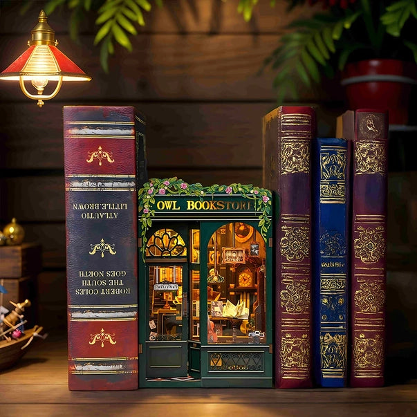 Book nook Librairie du Hibou, kit en bois 139 pièces avec LED, librairie miniature verte