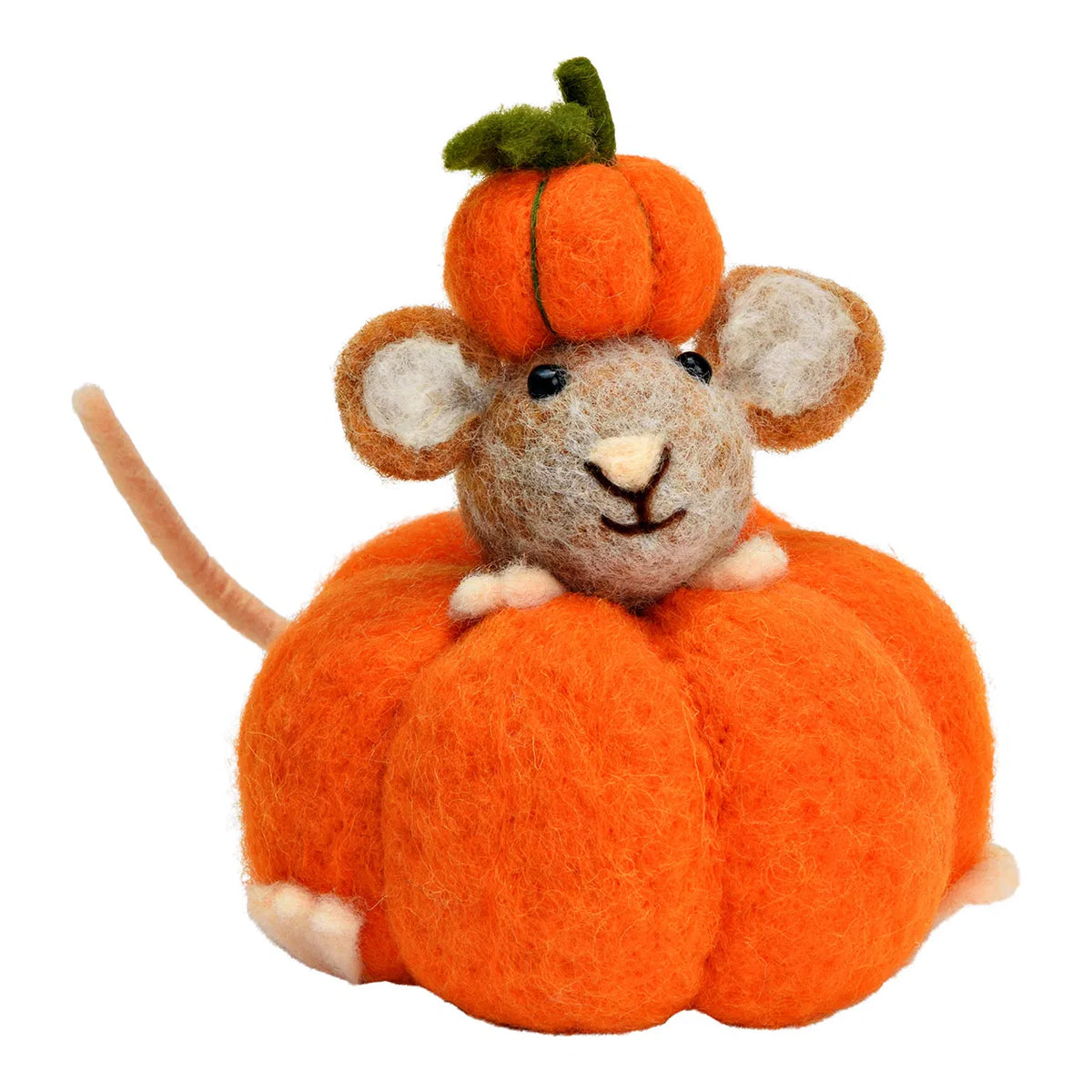 Décoration Halloween en feutre, souris avec chapeau installée dans une citrouille orange