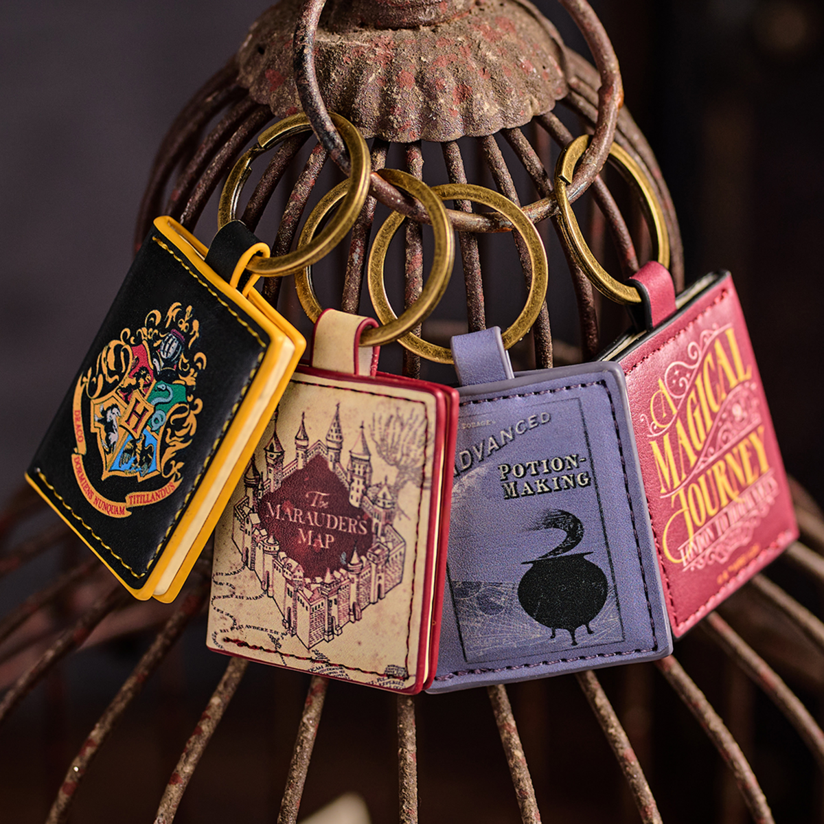 Porte-clés Harry Potter en forme de livre miniature Manuel de Potions Avancées, couverture en PU détaillée
