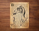 Carte postale créature enchanteresse n°2, illustration sépia façon ancienne encyclopédie