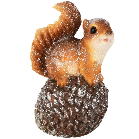 Grande figurine écureuil perché sur une pomme de pin au pelage pailleté effet enneigé