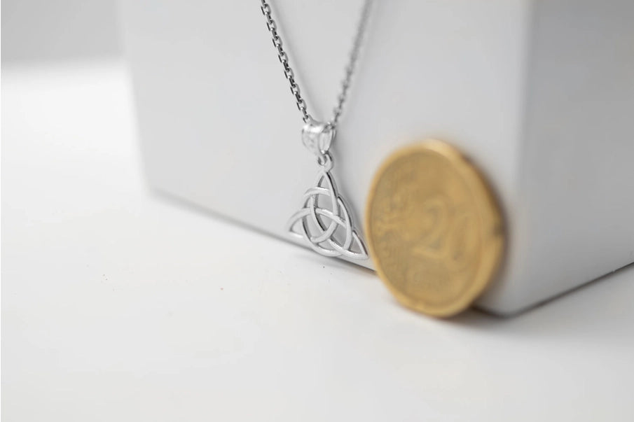 Collier Triquetra en argent 925, pendentif nœud celtique à trois arcs