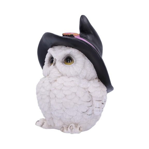 Statuette en résine d'une chouette blanche aux yeux dorés coiffée d'un grand chapeau de sorcière noir