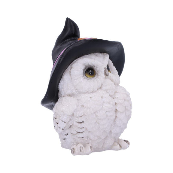 Statuette en résine d'une chouette blanche aux yeux dorés coiffée d'un grand chapeau de sorcière noir