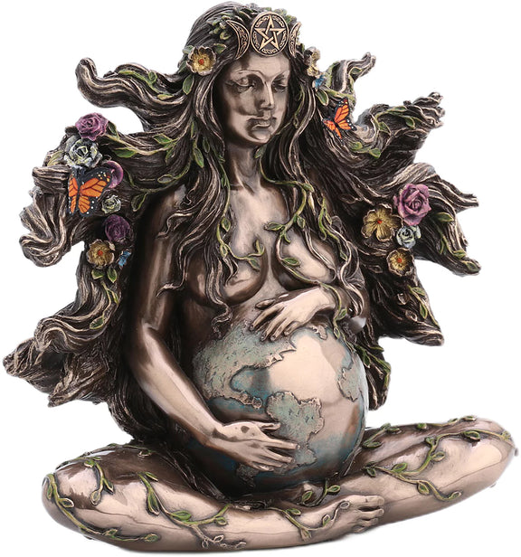 Statuette Gaia Veronese Design effet bronze, déesse assise enlaçant la Terre avec papillons et fleurs