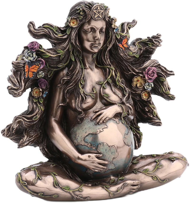 Statuette Gaia Veronese Design effet bronze, déesse assise enlaçant la Terre avec papillons et fleurs