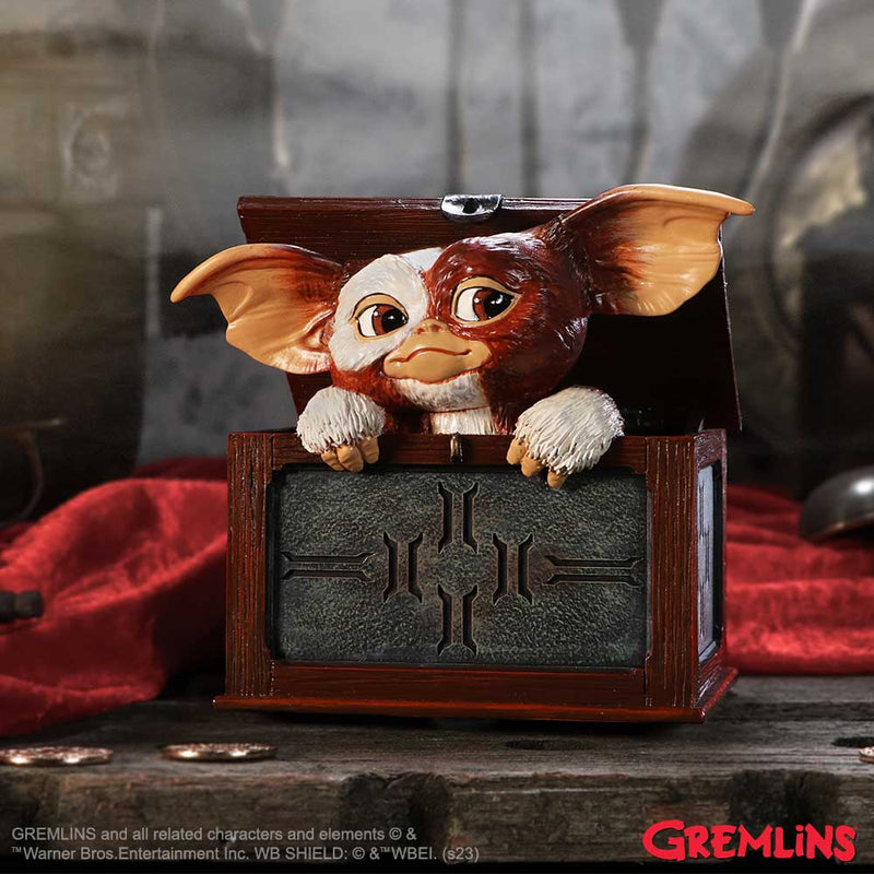 Figurine Nemesis Now de Gizmo le Mogwaï soulevant le couvercle d'une boîte, Gremlins