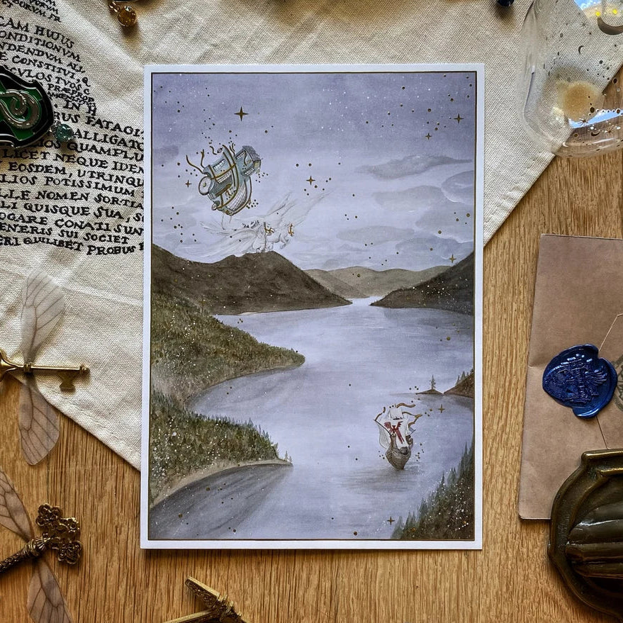 Illustration A5 d'un carrosse tiré par deux chevaux volants au-dessus d'un navire surgissant d'un lac