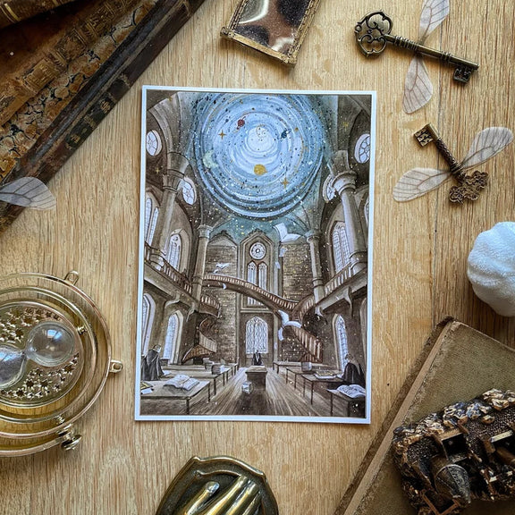 Illustration A5 de la tour d'astronomie d'une école de magie sous une coupole étoilée