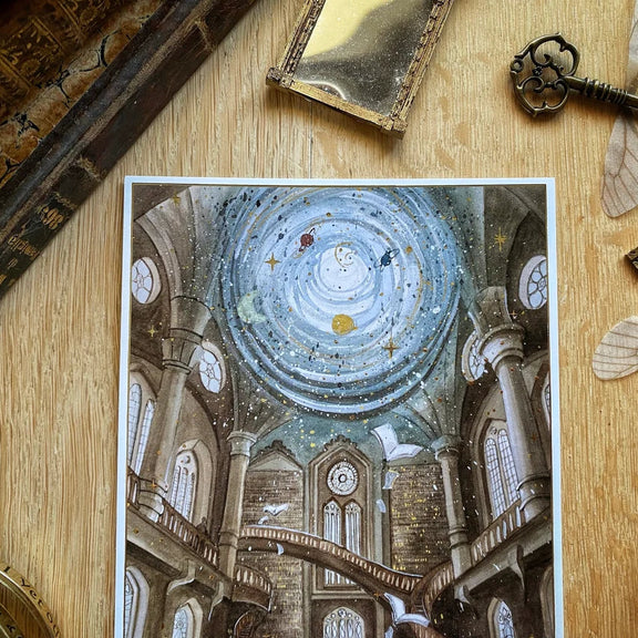 Illustration A5 de la tour d'astronomie d'une école de magie sous une coupole étoilée