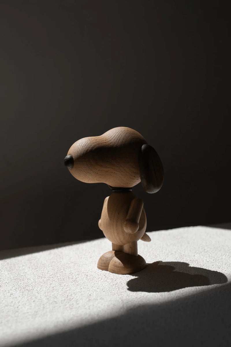 Figurine Snoopy petit modèle en chêne blanc européen, design minimaliste Boyhood, univers Peanuts