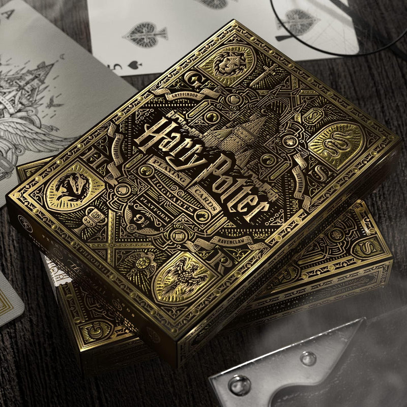 Jeu de cartes Harry Potter Theory 11 édition Poufsouffle, étui jaune et doré