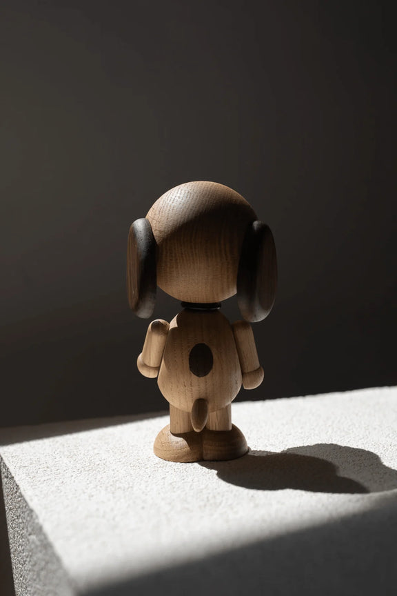 Figurine Snoopy petit modèle en chêne blanc européen, design minimaliste Boyhood, univers Peanuts