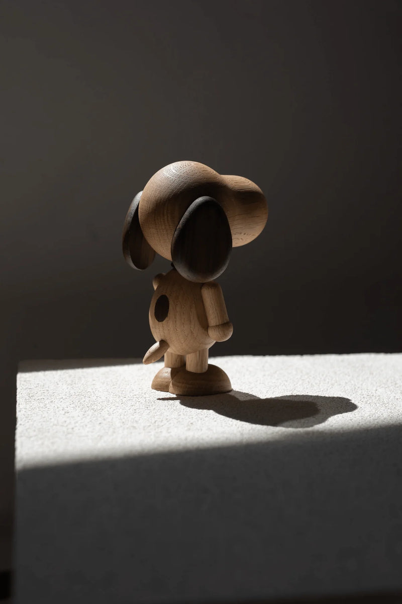 Figurine Snoopy petit modèle en chêne blanc européen, design minimaliste Boyhood, univers Peanuts