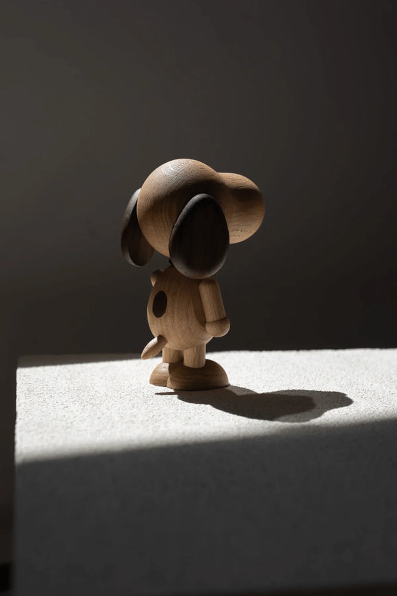 Figurine Snoopy petit modèle en chêne blanc européen, design minimaliste Boyhood, univers Peanuts
