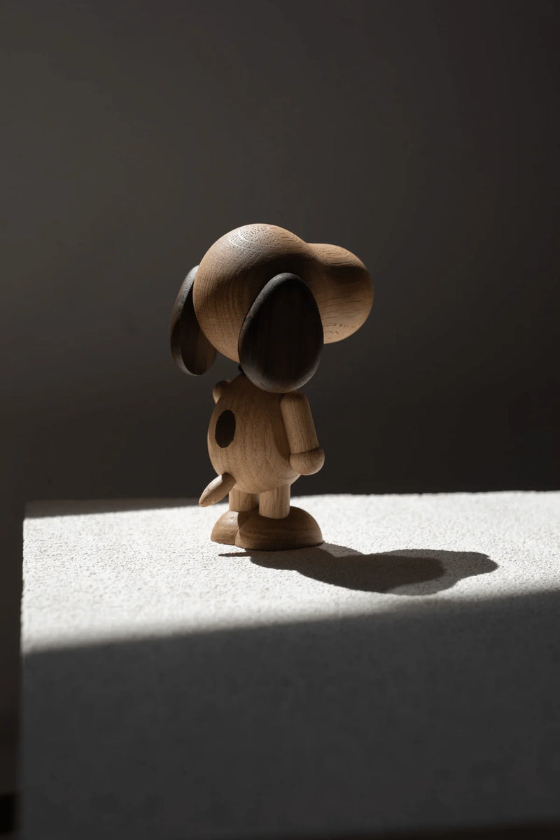 Figurine Snoopy petit modèle en chêne blanc européen, design minimaliste Boyhood, univers Peanuts