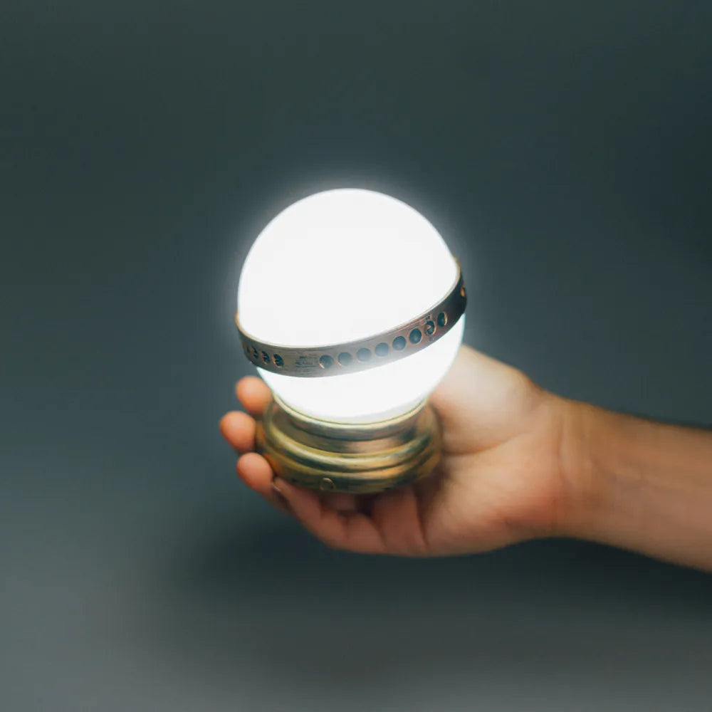 Lampe Harry Potter Rapeltout, sphère lumineuse translucide sur base dorée, LED deux modes
