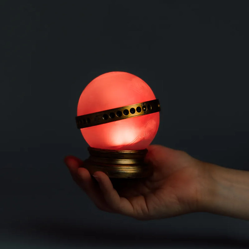 Lampe Harry Potter Rapeltout, sphère lumineuse translucide sur base dorée, LED deux modes