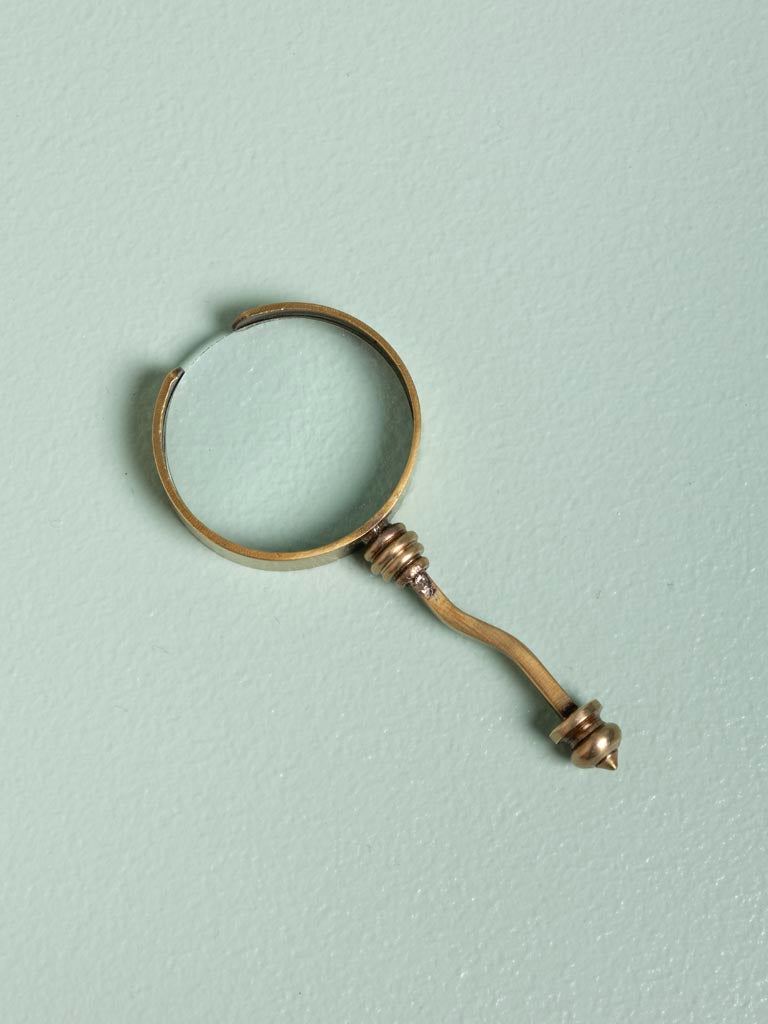 Mini loupe vintage en laiton patiné de 9 cm avec verre de 4 cm, style ancien