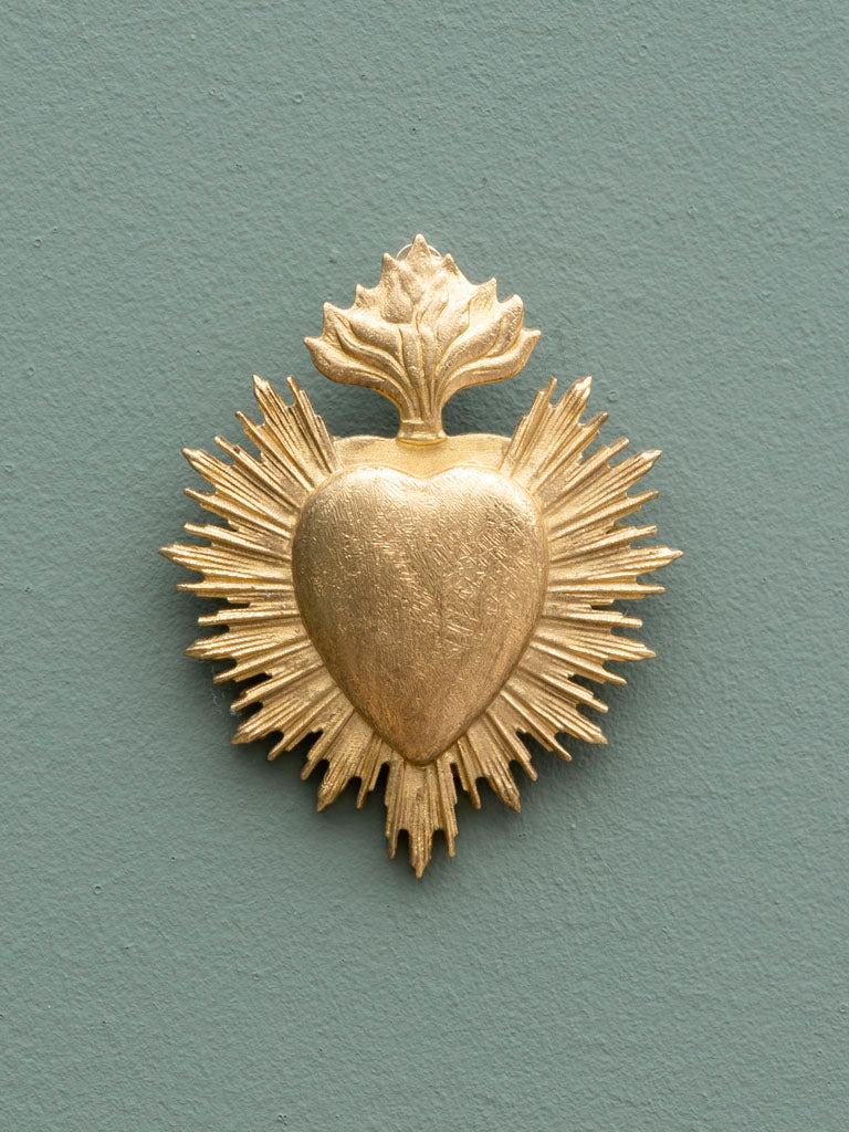 Mini ex-voto cœur sacré doré 9 x 7,5 cm avec rayons solaires et flamme stylisée