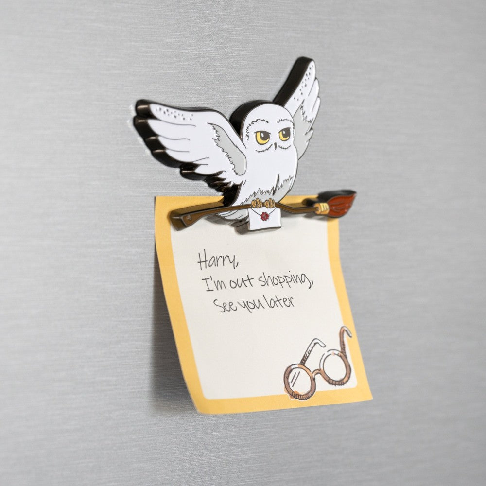 Magnet officiel Harry Potter Hedwige en vol avec lettre scellée et balai
