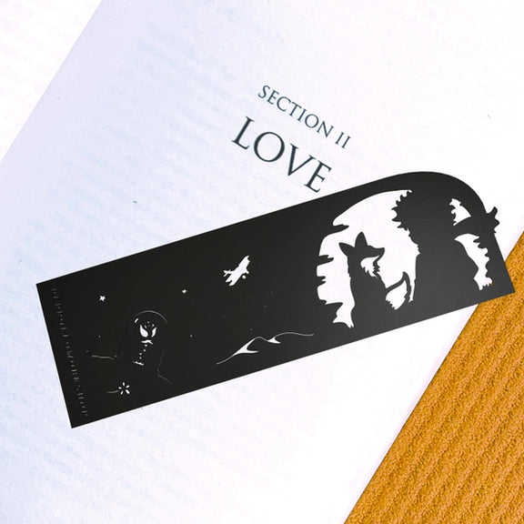 Marque-page découpé au laser en silhouette noire avec un jeune rêveur, un renard et un ciel étoilé