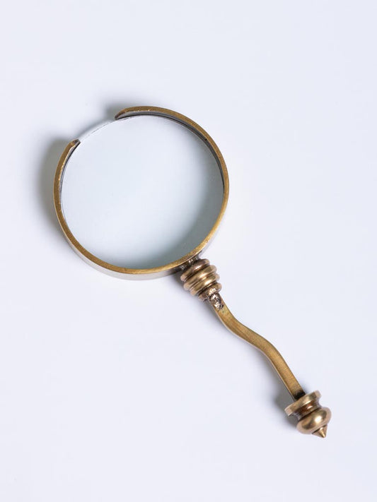 Mini loupe vintage en laiton patiné de 9 cm avec verre de 4 cm, style ancien