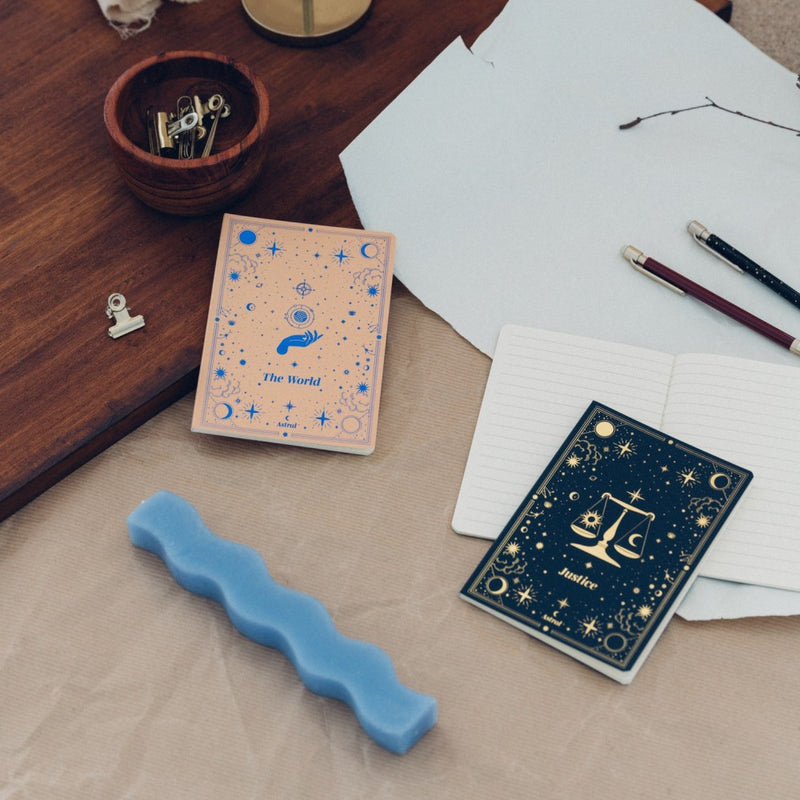 Lot de 3 carnets A6 Collection Astral à motifs dorés : The Lovers, The World et Justice