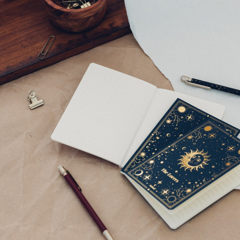 Lot de 3 carnets A6 Collection Astral à motifs dorés : The Lovers, The World et Justice